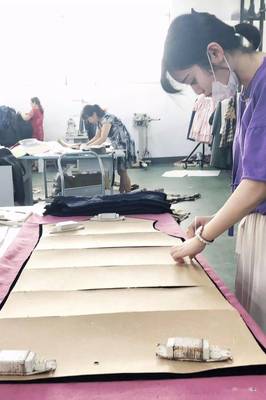 報考服裝專業(yè)部，時尚T臺為你而設(shè)——服裝制作全攻略